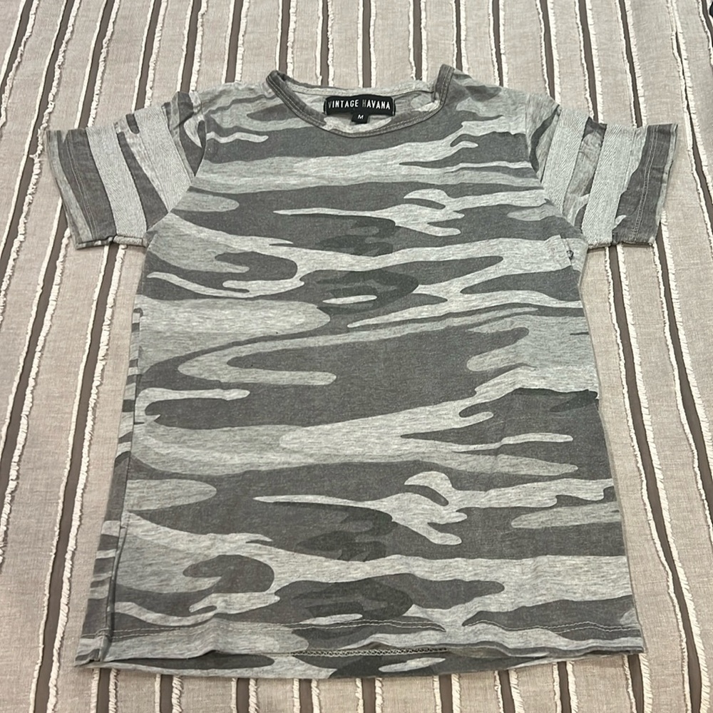 Boys SZ M VINTAGE HAVANA gray camo t-shirt